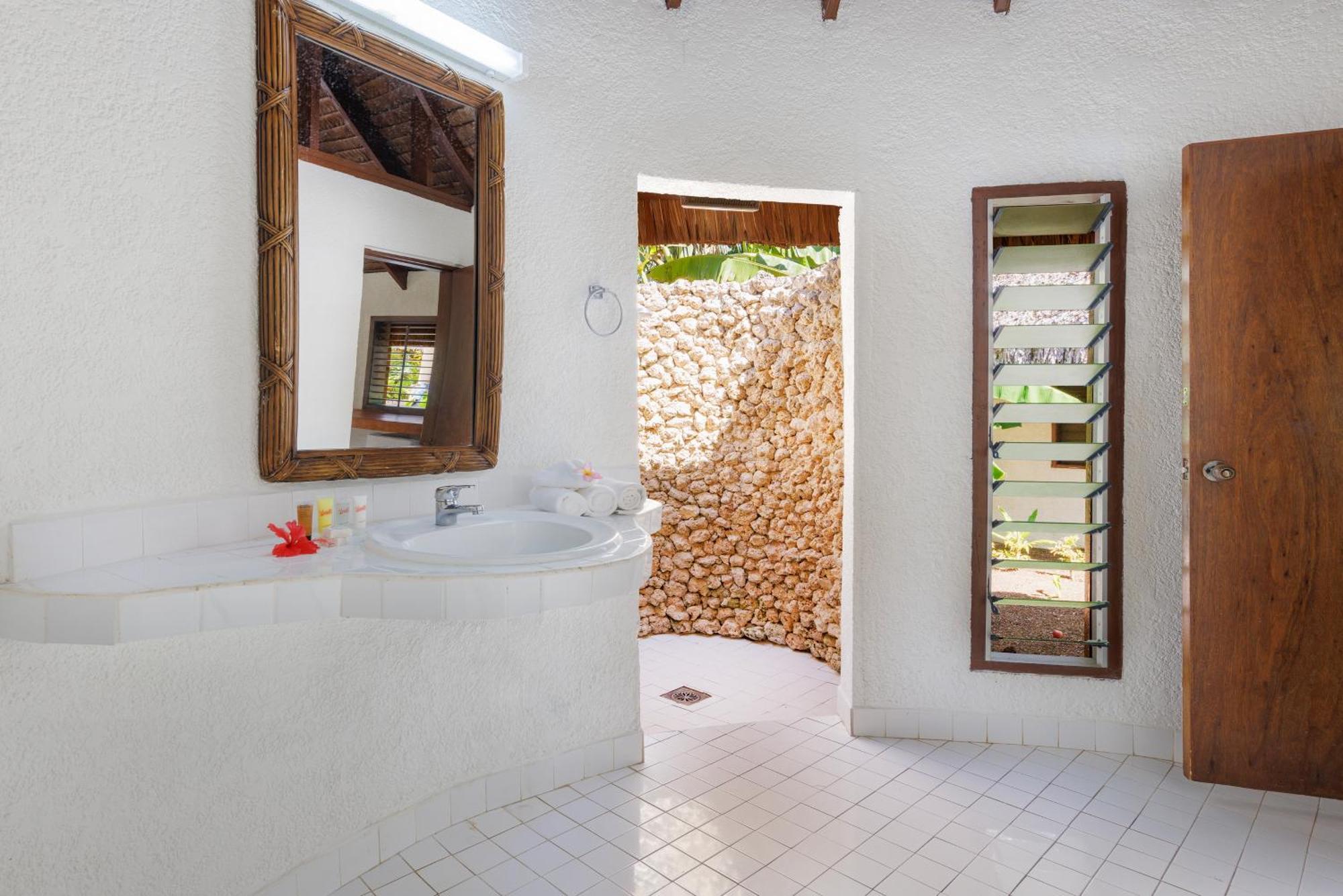 Breakas Beach Resort (Adults Only) Port Vila Eksteriør bilde