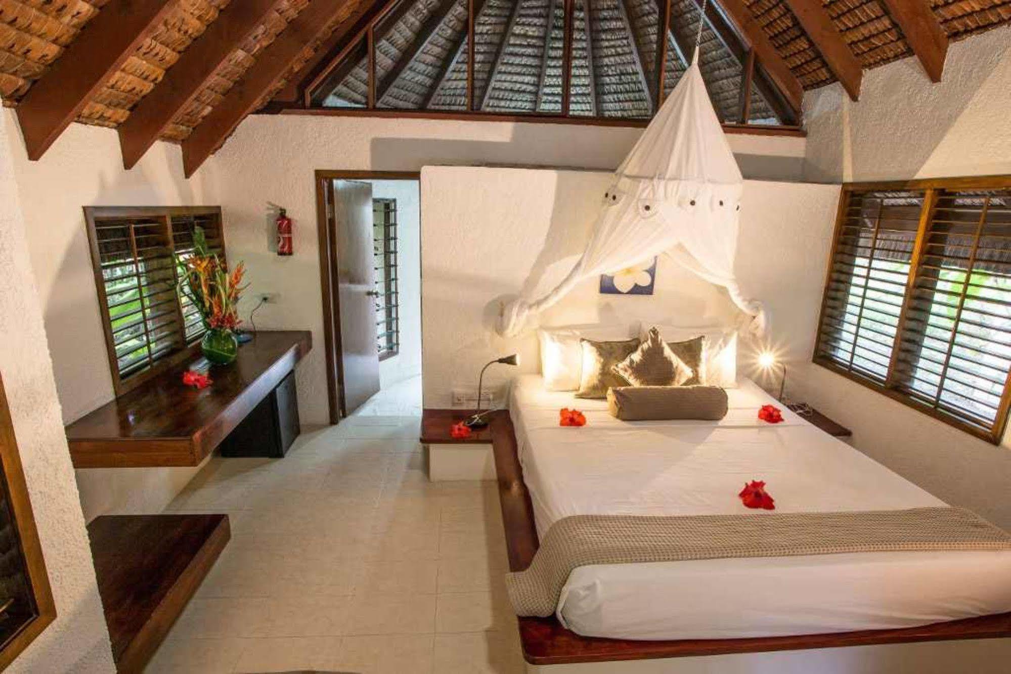Breakas Beach Resort (Adults Only) Port Vila Eksteriør bilde
